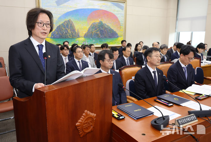 [서울=뉴시스] 배훈식 기자 = 주병기 공정거래위원장이 14일 오전 서울 여의도 국회에서 열린 국정감사에서 발언하고 있다. 2025.10.14. dahora83@newsis.com