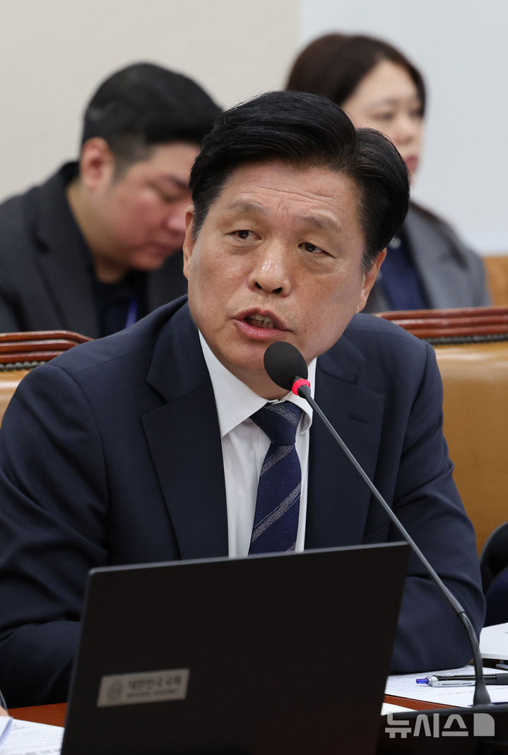 [서울=뉴시스] 배훈식 기자 = 조승래 더불어민주당 의원이 14일 오전 서울 여의도 국회에서 열린 기획재정부 국정감사에서 질의하고 있다. 2025.10.14. dahora83@newsis.com