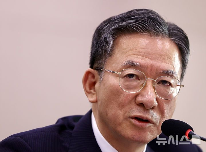 [서울=뉴시스] 김명년 기자 = 정성호 법무부 장관이 14일 오전 서울 여의도 국회 법제사법위원회에서 열린 법무부 등에 대한 국정감사에서 답변하고 있다. 2025.10.14. kmn@newsis.com