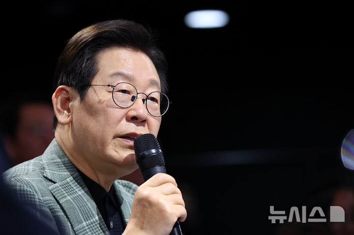 [서울=뉴시스] 고범준 기자 = 이재명 대통령이 14일 서울 동대문구 콘텐츠문화광장에서 열린 디지털토크라이브 '국민의 목소리, 정책이 되다'에서 발언하고 있다. (대통령실통신사진기자단) 2025.10.14. bjko@newsis.com