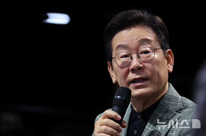 [서울=뉴시스] 고범준 기자 = 이재명 대통령이 14일 서울 동대문구 콘텐츠문화광장에서 열린 디지털토크라이브 '국민의 목소리, 정책이 되다'에서 발언하고 있다. (대통령실통신사진기자단) 2025.10.14. bjko@newsis.com