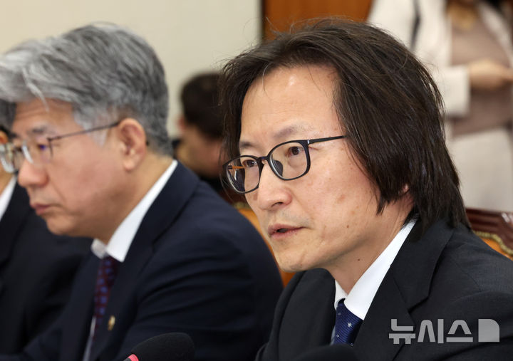 [서울=뉴시스] 배훈식 기자 = 주병기 공정거래위원장이 14일 오후 서울 여의도 국회에서 열린 정무위원회 국정감사에서 의원 질의에 답하고 있다. 2025.10.14. dahora83@newsis.com