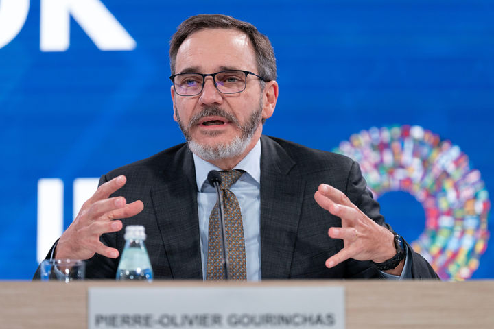 [워싱턴=AP/뉴시스]피에르 올리비에 구린샤 국제통화기금(IMF) 수석 이코노미스트가 지난해 10월 14일 미 워싱턴DC IMF 본부에서 기자회견을 진행하고 있다. 2026.04.15.