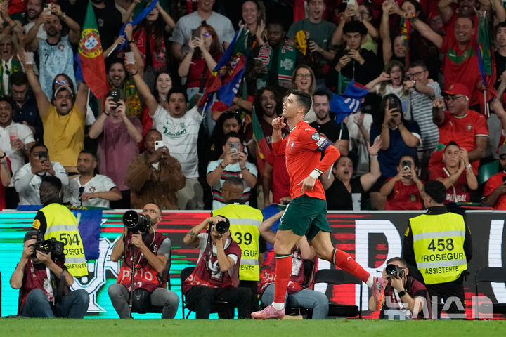 [리스본=AP/뉴시스] 포르투갈 남자 축구 대표팀의 크리스티아누 호날두. 2025.10.14.