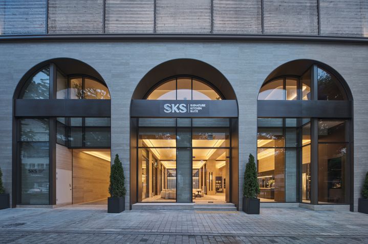 [서울=뉴시스]LG전자가 14일 서울 강남구 논현동에 프리미엄 빌트인 가전 전시관 ‘SKS 서울’을 오픈했다. ‘SKS 서울’은 지하 1층, 지상 5층에 연면적 1,918㎡ 규모로, 다양한 분위기의 인테리어로 연출된 총 10개의 제품 전시 공간으로 구성돼 있다. (사진=LG전자 제공) photo@newsis.com *재판매 및 DB 금지