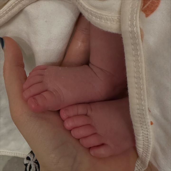 [서울=뉴시스] 아이의 발 모습. (사진=김이서 인스타그램 캡처) *재판매 및 DB 금지