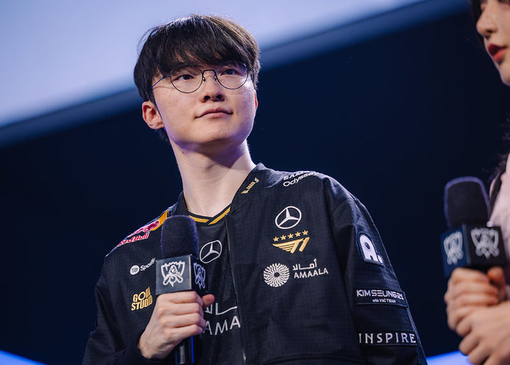 [서울=뉴시스] 14일 오후 중국 베이징 스마트 e스포츠 센터에서 열린 2025 리그 오브 레전드(LoL) 월드 챔피언십 플레이-인 스테이지에 출전한 T1 '페이커' 이상혁 (사진=라이엇 게임즈 제공) *재판매 및 DB 금지