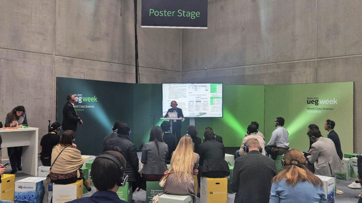 [서울=뉴시스] 2025 유럽소화기학회에서 연구팀이 케이캡 헬리코박터 제균 임상 결과를 발표하고 있다. (사진=HK이노엔 제공) 2025.10.15. photo@newsis.com *재판매 및 DB 금지