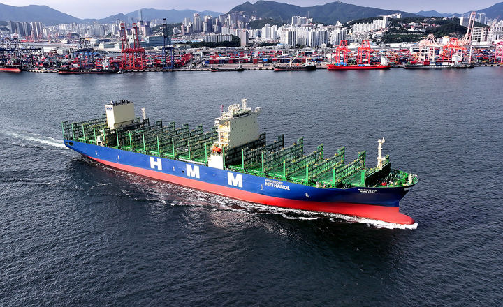 [부산=뉴시스] HJ중공업의 친환경 컨테이너선. (사진=HJ중공업 제공) 2025.10.15. photo@newsis.com  *재판매 및 DB 금지