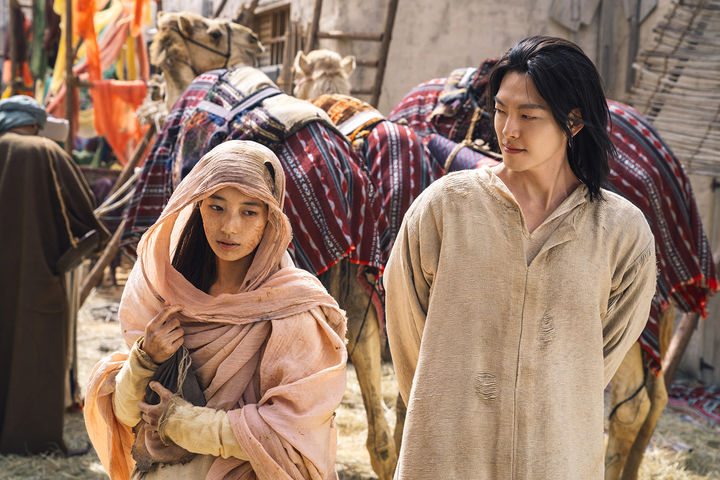 김우빈·수지 '다 이루어질지니' 호불호에도 글로벌 1위