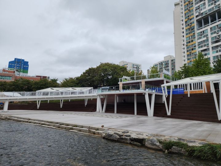 [서울=뉴시스] 당현마루_하천 건너편에서 바라본 모습. 2025.10.15. (사진=노원구 제공) *재판매 및 DB 금지