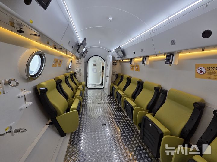 [서울=뉴시스] 한림대한강성심병원 고압산소치료센터의 다인용 챔버 내부 모습. 국내 최대 규모인 이 챔버는 최대 36명의 환자를 동시에 치료할 수 있다. 