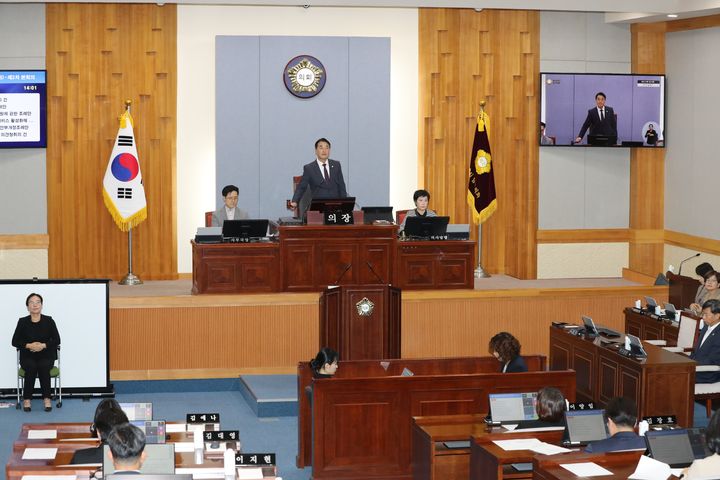 [울산=뉴시스] 15일 오후 울산 남구의회 본회의장에서 제272회 임시회 제2차 본회의가 진행되고 있다. (사진=울산 남구의회 제공) 2025.10.15. photo@newsis.com *재판매 및 DB 금지