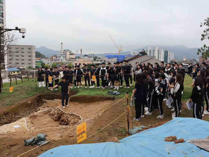 [함안=뉴시스]'함안 말이산고분군 말산리 437번지 일원 발굴조사' 현장공개회.(사진=함안군 제공) 2025.10.15.photo@newsis.com *재판매 및 DB 금지