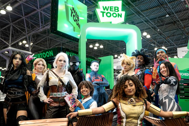 [서울=뉴시스] 네이버웹툰은 미국 현지 시간 10월 9일부터 12일까지 뉴욕 자비츠 센터(Javits Center)에서 열린 '2025 뉴욕 코믹콘(NYCC)'에 참가해 공식 부스를 열고 뜨거운 관심 속에 행사를 성료했다. 사진은 2025 NYCC 코스플레이 이벤트. (사진=네이버웹툰 제공) 2025.10.15. photo@newsis.com *재판매 및 DB 금지