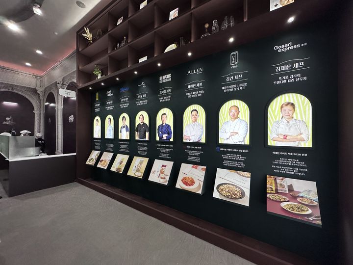 [서울=뉴시스] 전병훈 기자 = 15일 서울 성수동 에스팩토리 D동에서 열린 오프라인 페스타 '美(미)지엄'에 마련된 고메 스트리트의 모습 *재판매 및 DB 금지