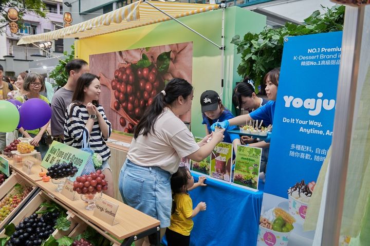 [세종=뉴시스]11일~12일 홍콩 PMQ 광장에서 열린 '2025 한국광장(Korea Square 2025 Festival Weekend)' 홍보관 모습. (사진=한국농수산식품유통공사 제공) *재판매 및 DB 금지