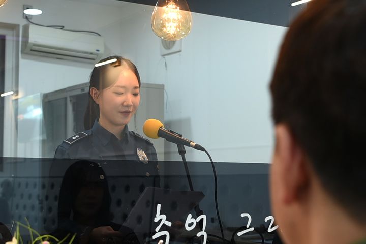 전통시장에서 라이브 방송하는 충주경찰 *재판매 및 DB 금지