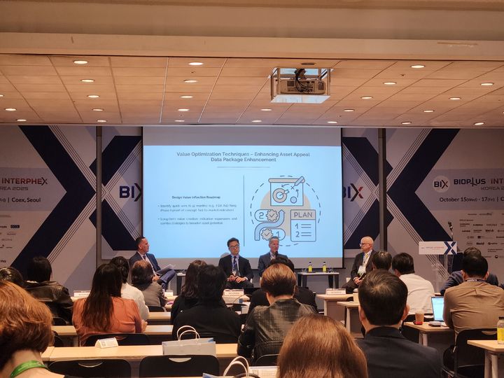 [서울=뉴시스] 이승주 기자 = 지난 15일 '바이오플러스-인터펙스 코리아 2025'(BIX 2025)에서 뉴코 전략 관련 세션이 열렸다. 2025.10.16. heyjude@newsis.com *재판매 및 DB 금지