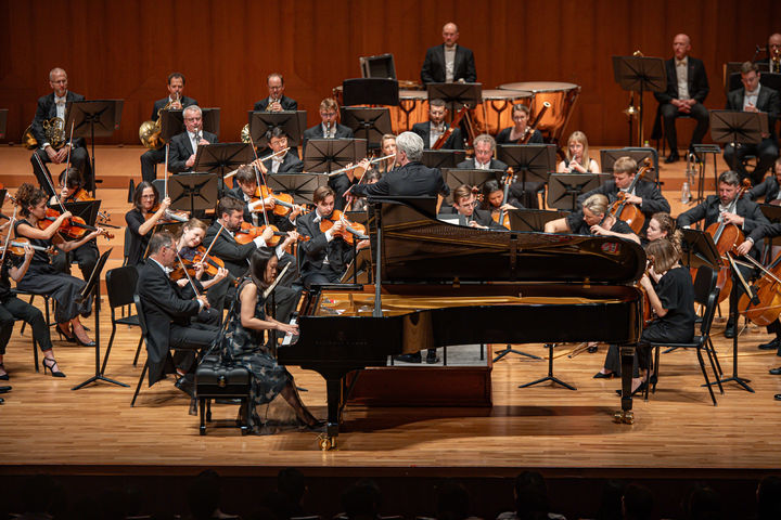 [서울=뉴시스] 지난 14일 서울 서초구 예술의전당에서 '에드워드 가드너 & 런던 필하모닉' 공연이 열렸다. 피아니스트 손열음이 협연했다. (사진=빈체로 제공 ⓒWON HEE LEE) 2025.10.16. photo@newsis.com *재판매 및 DB 금지 