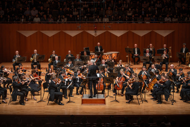 [서울=뉴시스] 지난 14일 서울 서초구 예술의전당에서 '에드워드 가드너 & 런던 필하모닉' 공연이 열렸다. 피아니스트 손열음이 협연했다. (사진=빈체로 제공 ⓒWON HEE LEE) 2025.10.16. photo@newsis.com *재판매 및 DB 금지 