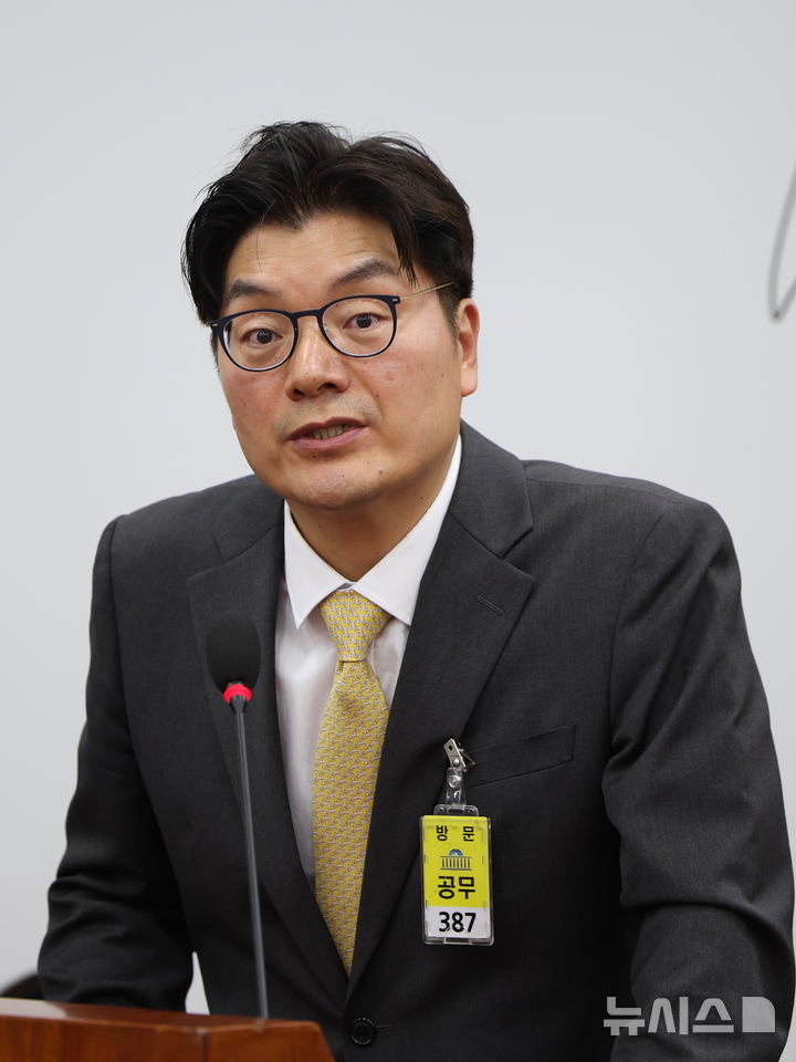 [서울=뉴시스] 김명년 기자 = 정종철 쿠팡CFS 대표가 15일 오후 서울 여의도 국회 기후에너지환경노동위원회에서 열린 노동부 등에 대한 국정감사에서 증인 출석해 답변하고 있다. 2025.10.15. kmn@newsis.com