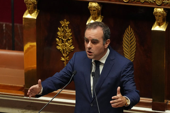 프랑스 정부, 2차례의 의회 불신임투표에서 모두 살아남아