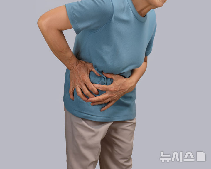 [서울=뉴시스] 골반장기탈출증은 여성의 골반저 근육과 인대가 약해지면서 방광, 자궁, 직장 등이 아래로 내려오는 질환이다. (사진= 유토이미지 제공)