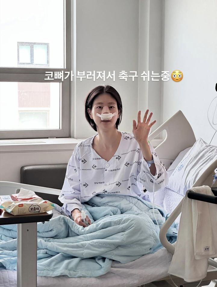 [서울=뉴시스] 모델 출신 방송인 이현이가 축구 경기 중 코뼈 골절 부상을 입었다. (사진=이현이 인스타그램 캡처) 2025.10.16. photo@newsis.com *재판매 및 DB 금지