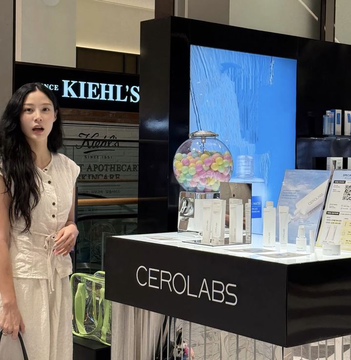[서울=뉴시스] 조민씨가 지난 7월 대전 신세계에서 열린 새로랩스 팝업스토어에 방문한 모습.(사진=조민 SNS 캡처) *재판매 및 DB 금지
