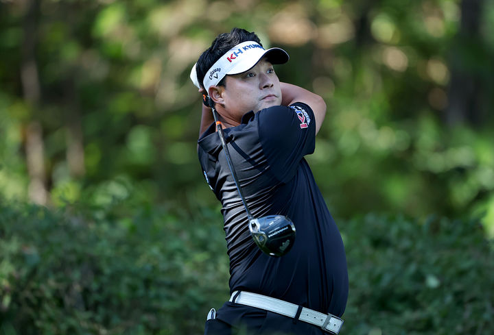 [서울=뉴시스] 이승택이 16일 경기 파주의 서원밸리CC(파72)에서 열린 한국프로골프(KPGA) 투어 더채리티클래식 2025 1라운드 경기를 펼치고 있다. (사진=KPGA 제공) 2025.10.16. *재판매 및 DB 금지