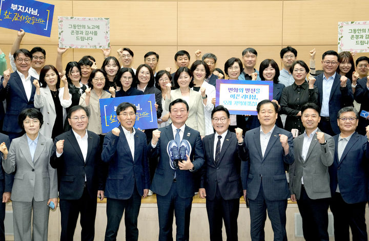 [무안=뉴시스] 16일 전남도청에서 열린 명창환 행정부지사 퇴임식. (사진=전남도 제공). 2025.10.16. photo@newsis.com *재판매 및 DB 금지