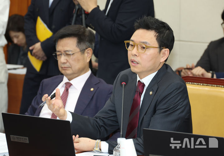 [서울=뉴시스] 고승민 기자 = 박정훈 국민의힘 의원이 16일 서울 여의도 국회에서 열린 과학기술정보방송통신위원회의 원자력안전위원회 등 국정감사에서 신상발언을 하고 있다. 2025.10.16. kkssmm99@newsis.com