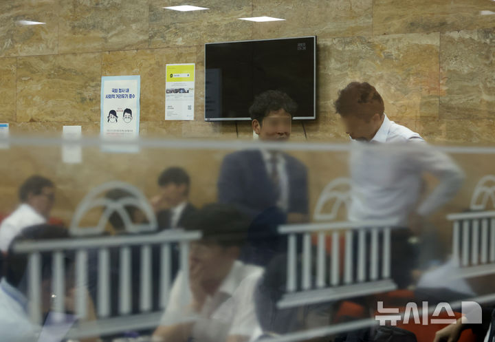 [서울=뉴시스] 고승민 기자 = 16일 서울 여의도 국회에서 열린 과학기술정보방송통신위원회의 원자력안전위원회 등 국정감사가 여야 갈등으로 인해 비공개 전환, 외부 모니터가 꺼져 있다. 2025.10.16. kkssmm99@newsis.com