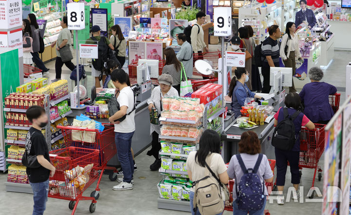 KDI "소비 개선으로 성장세 유지"…건설·제조 부진에 高환율도 부담