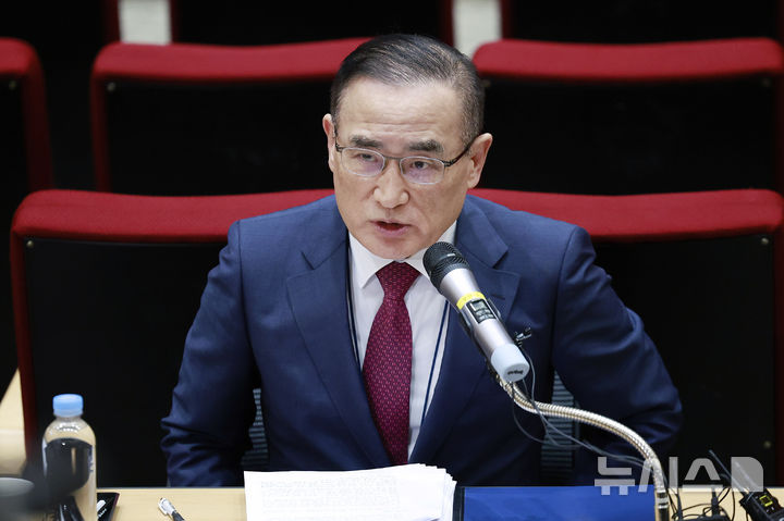 [서울=뉴시스] 최동준 기자 = 위성락 국가안보실장이 16일 서울 용산 대통령실 청사에서 캄보디아 사태에 대한 정부의 대응 현황 관련 브리핑을 하고 있다. 2025.10.16. photocdj@newsis.com