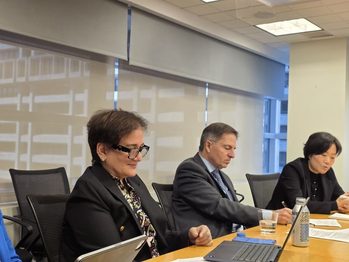 [워싱턴=뉴시스] 카를로스 펠리페 자라밀로 세계은행(WB) 동아시아·태평양(EAP) 지역 부총재는 지난 15일(현지 시간) 미국 워싱턴DC 소재 WB 건물에서 G20 동행기자단을 만나 불확실성이 고조된 세계경제 흐름 속에서 교육수준 제고 등 인적자원 투자가 그 어느 때보다 중요하다고 강조했다. (사진=동행기자단 공동) 2025.10.17. photo@newsis.com *재판매 및 DB 금지