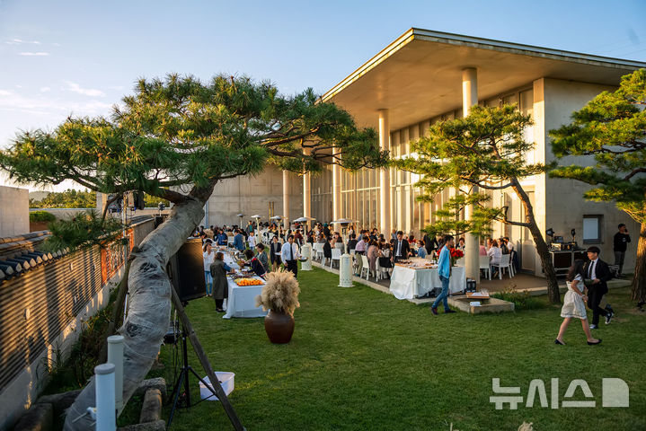 [제주=뉴시스] 제주 유니크베뉴(Unique Venue, 마이스 행사 개최 도시에서 느낄 수 있는 독특한 매력의 장소)로 선정된 '본태 박물관' 모습. (사진=제주관광공사 제공) photo@newsis.com *재판매 및 DB 금지