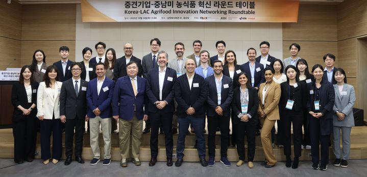 [서울=뉴시스] 중견기업-중남미 농식품 혁신 라운드테이블. (사진=한국중견기업연합회 제공) 2025.10.17. photo@newsis.com *재판매 및 DB 금지