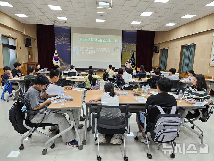 [하동소식] 하동교육지원청, 비경쟁 독서토론회 개최 등