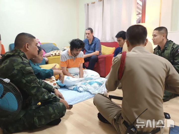 [뉴시스] 19세 영국인 소년이 2주간 태국 정글에서 개미와 나무껍질을 먹으며 생존한 끝에 구조됐다. (사진=더선) 2025.10.15 