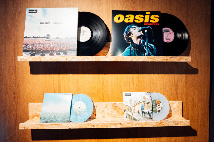 [서울=뉴시스] 오아시스 팝업 스토어. (사진 = 오아시스 공식 팬스토어) 2025.10.17. photo@newsis.com *재판매 및 DB 금지