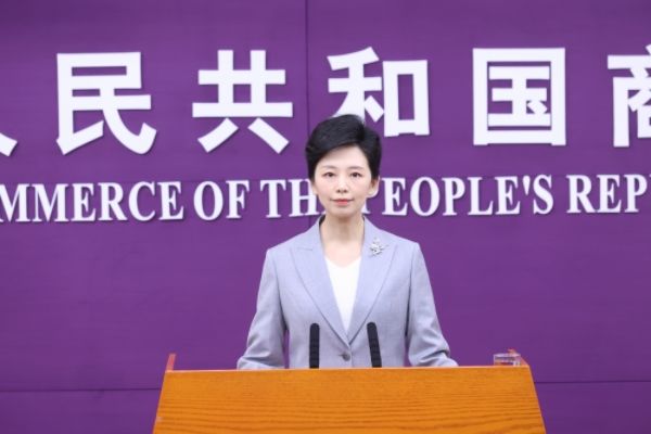 [서울=뉴시스] 허융첸 중국 상무부 대변인이 정례브리핑에서 발언하고 있다. (출처: 중국 상무부 사이트) 2026.01.02.