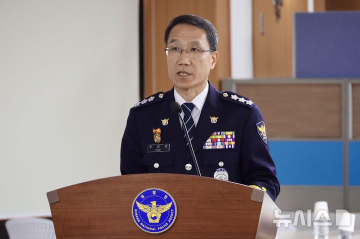 [서울=뉴시스] 조성봉 기자 = 유재성 경찰청장 직무대행이  17일 오전 서울 서대문구 경찰청에서 열린 행정안전위원회 국정감사에서 업무 보고를 하고 있다.2025.10.17. suncho21@newsis.com
