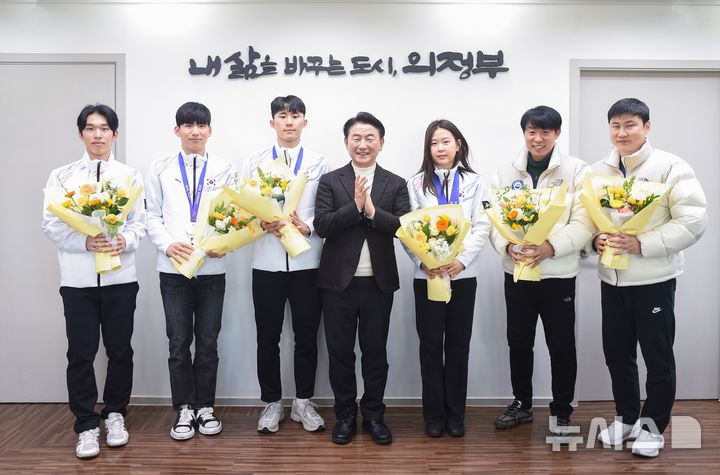 [의정부=뉴시스] 국가대표에 선발된 의정부시청 빙상팀 선수들.(사진=의정부시 제공)photo@newsis.com