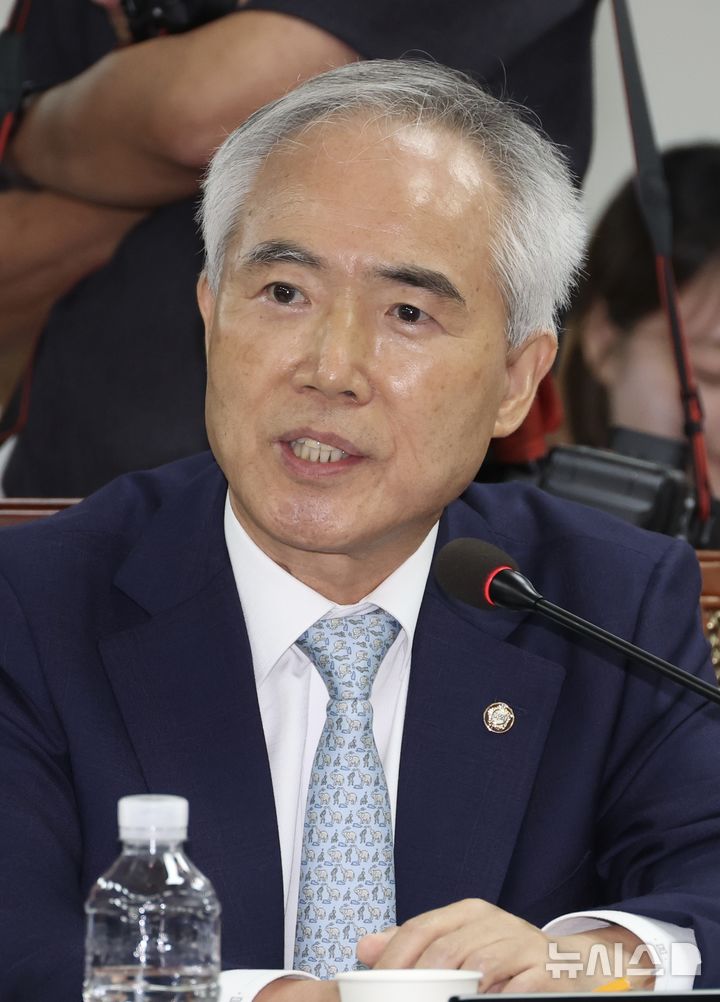 [서울=뉴시스] 조성봉 기자 = 양부남 더불어민주당 의원이 17일 오전 서울 서대문구 경찰청에서 열린 행정안전위원회 국정감사에서 질의를 하고 있다2025.10.17. suncho21@newsis.com