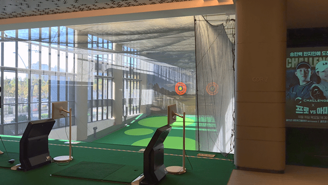 [인천=뉴시스] 정진형 기자 = 인천 서구 왕길동 '신검단 로열파크씨티Ⅱ' 인도어 골프장. 2025.10.17. formation@newsis.com *재판매 및 DB 금지