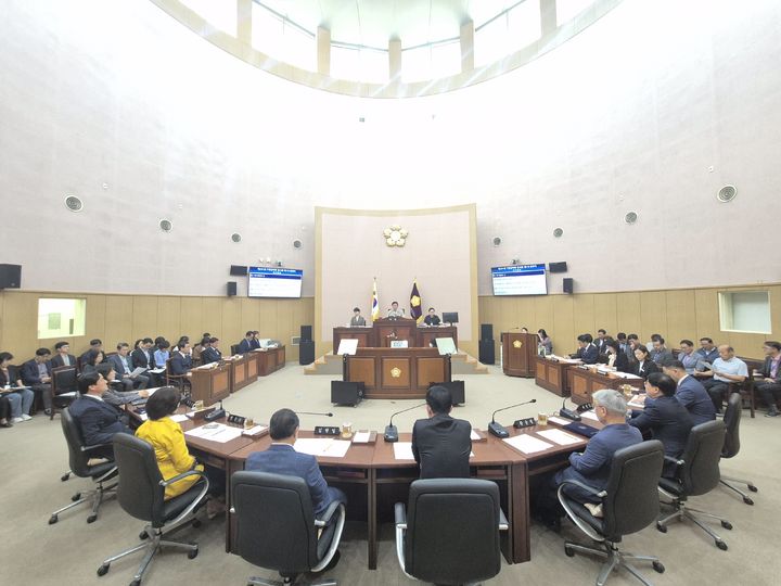 [부산=뉴시스] 17일 부산 기장군의회는 제291회 임시회를 개회하고 1차 본회의를 진행하고 있다. (사진=기장군의회 제공) 2025.10.17. photo@newsis.com *재판매 및 DB 금지