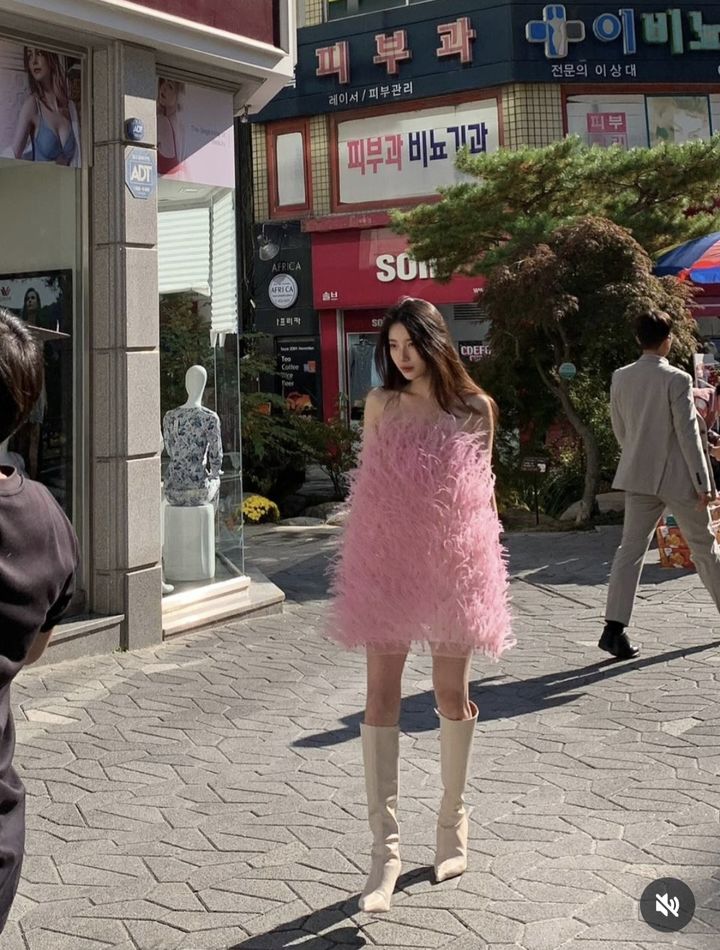 [서울=뉴시스] 수지. (사진=수지 인스타그램 캡처) 2025.10.17. photo@newsis.com *재판매 및 DB 금지