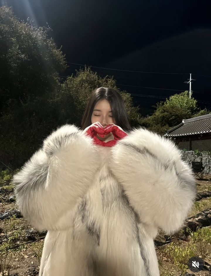 [서울=뉴시스] 수지. (사진=수지 인스타그램 캡처) 2025.10.17. photo@newsis.com *재판매 및 DB 금지